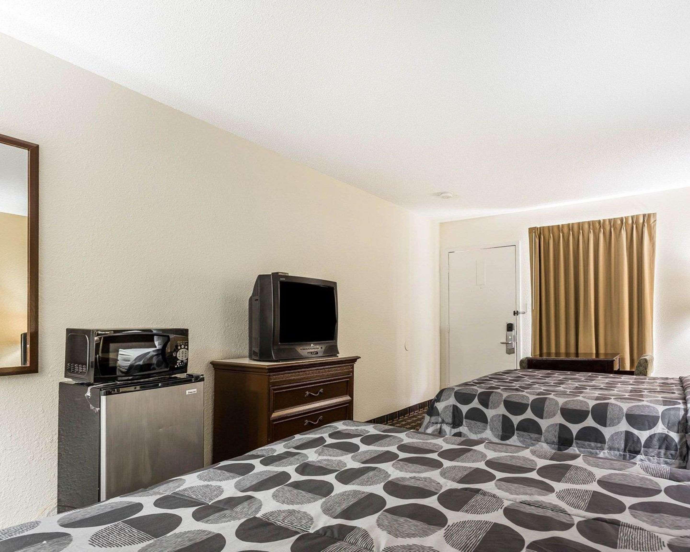 צ'רלסטון Econo Lodge Coliseum מראה חיצוני תמונה