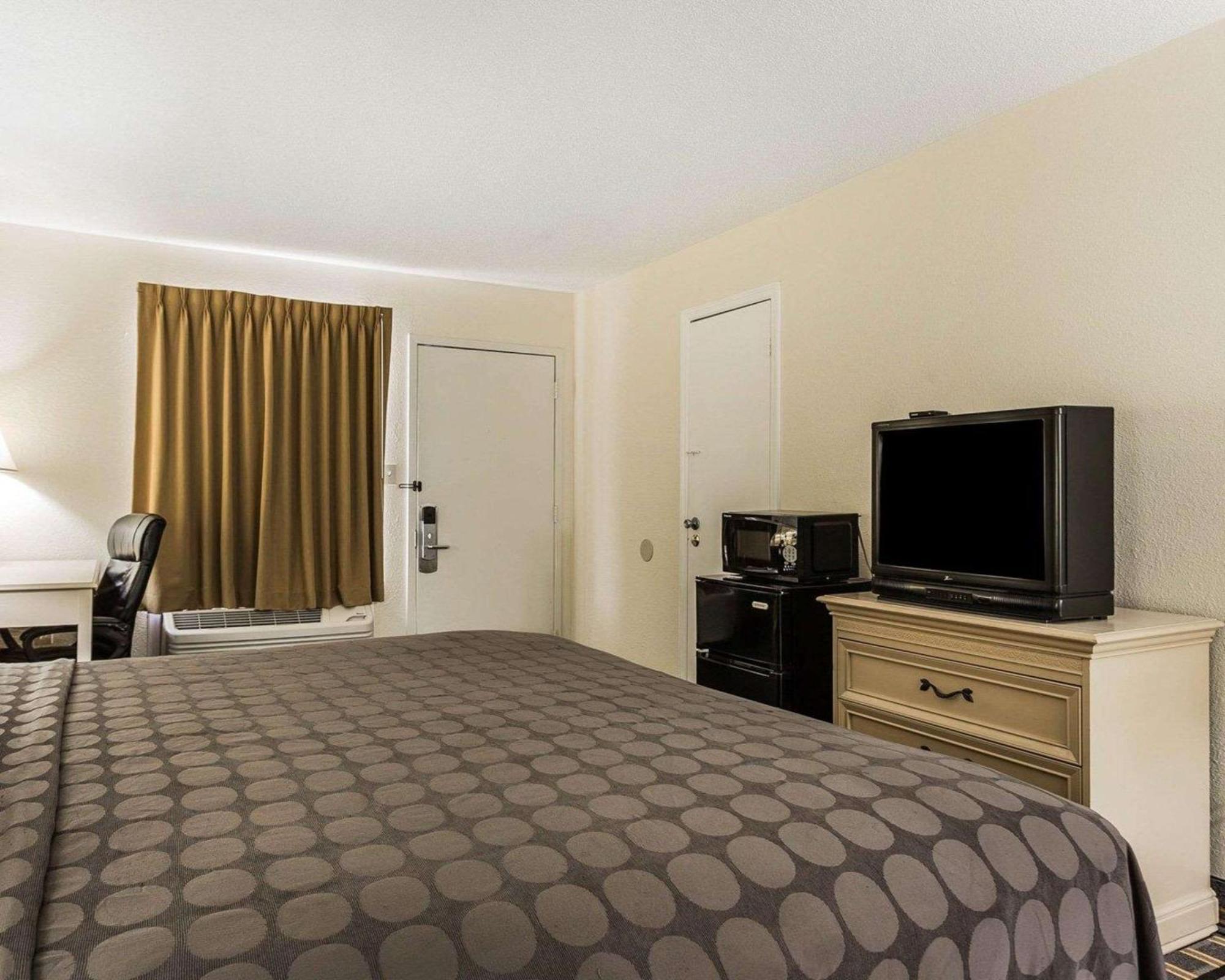 צ'רלסטון Econo Lodge Coliseum מראה חיצוני תמונה